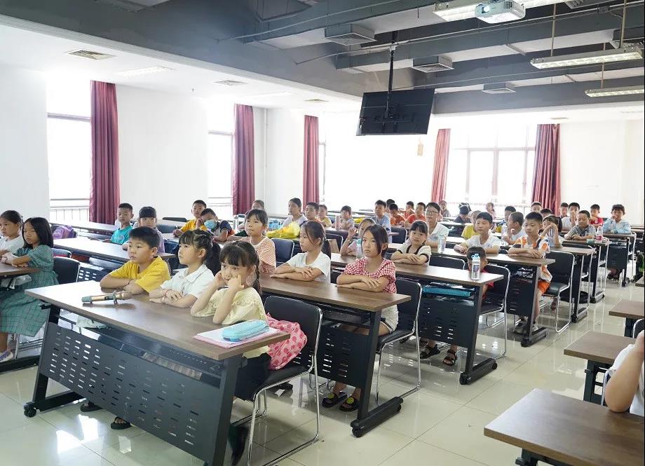 广青科技第三届职工子女爱心公益暑假班结业啦 广青科技第三届职工子女爱心公益暑假班结业啦