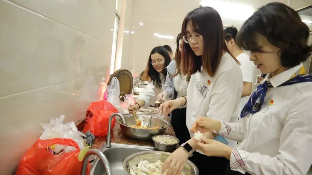 tapplay集团所属丝纺集团开展学雷锋主题月系列活动