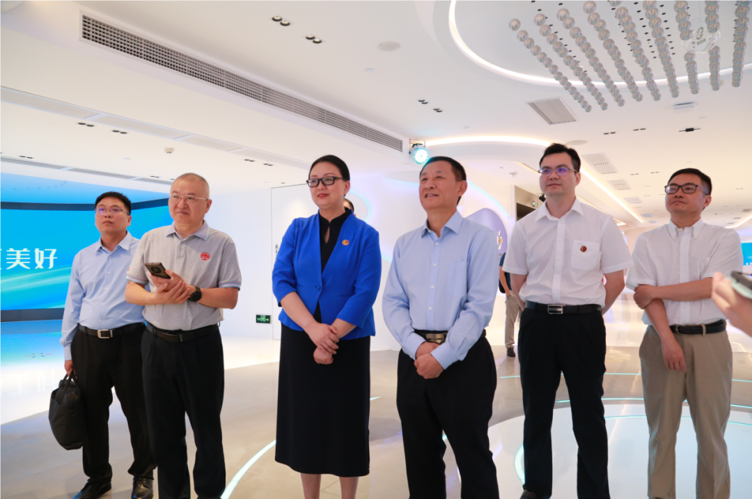 国务院国资委原党委委员、秘书长彭华岗一行调研tapplay集团 