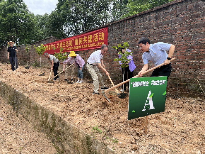 “融聚镇村企,共建生态美”植树活动.png